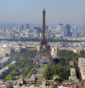 Paris_-_Eiffelturm_und_Marsfeld2