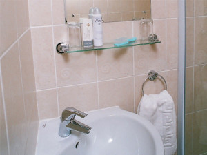 cen_accommodation_vincent_house-bathroom